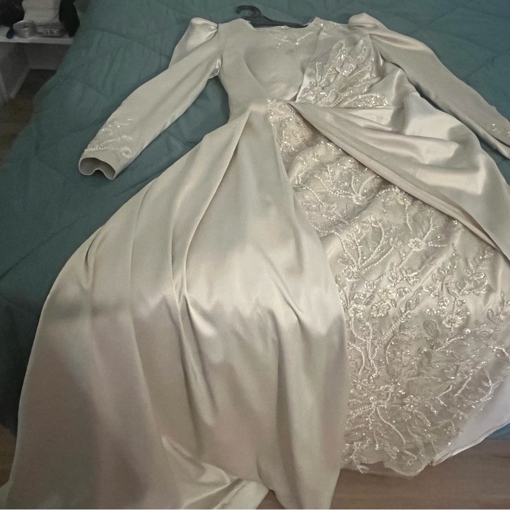 Elegant Cream Long-Sleeve Embellished Mother of the groom dress. - Picture 1 of 4
